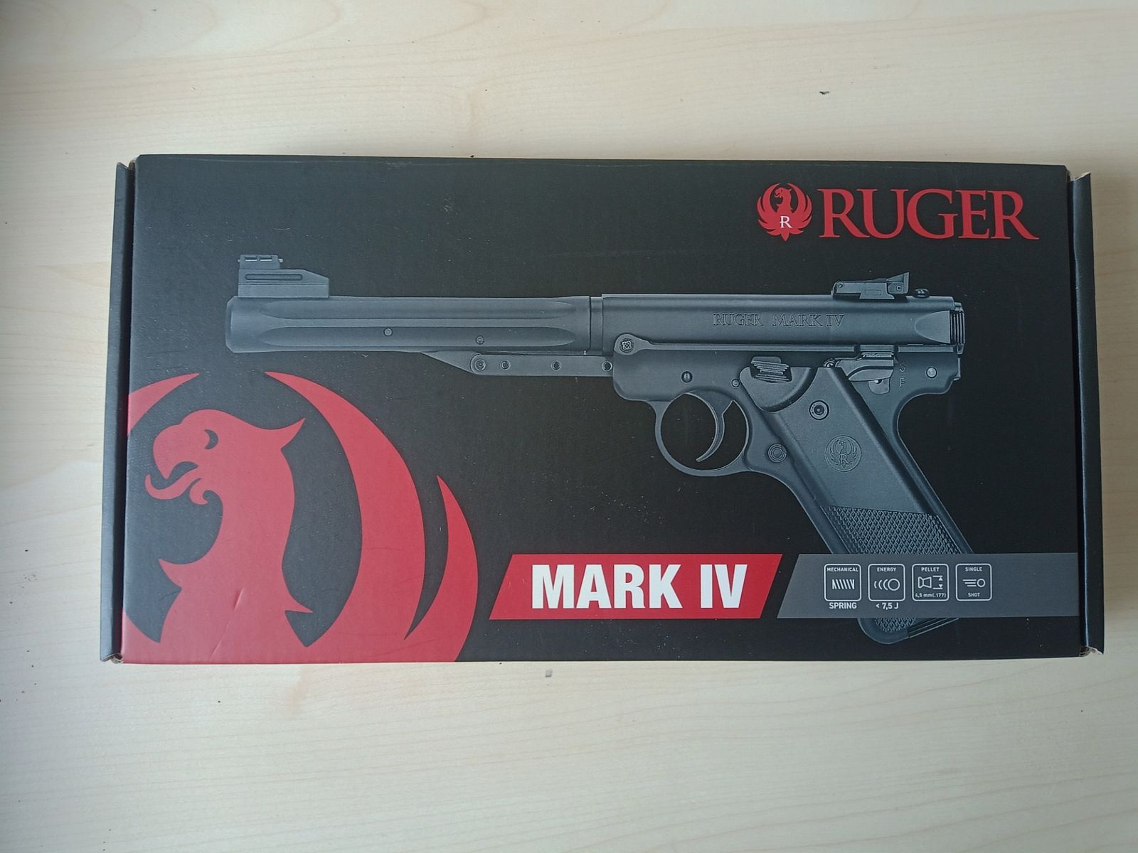 Ruger Mark IV und Record LP3 mit Kugelfang und Diabolos.
