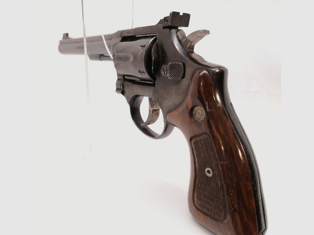 Modello Taurus 96, versione nera