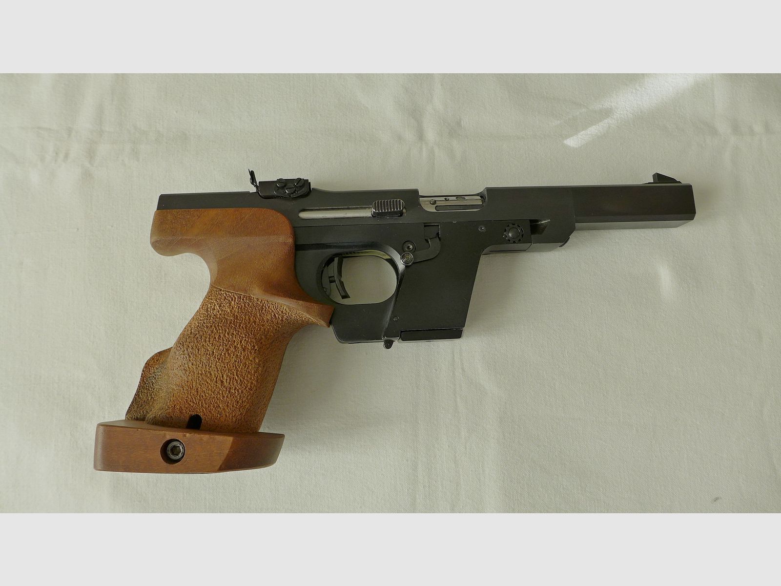 Pistola Walther GSP Cal .22, muy cuidada, en estado impecable (PVP 1899 €)