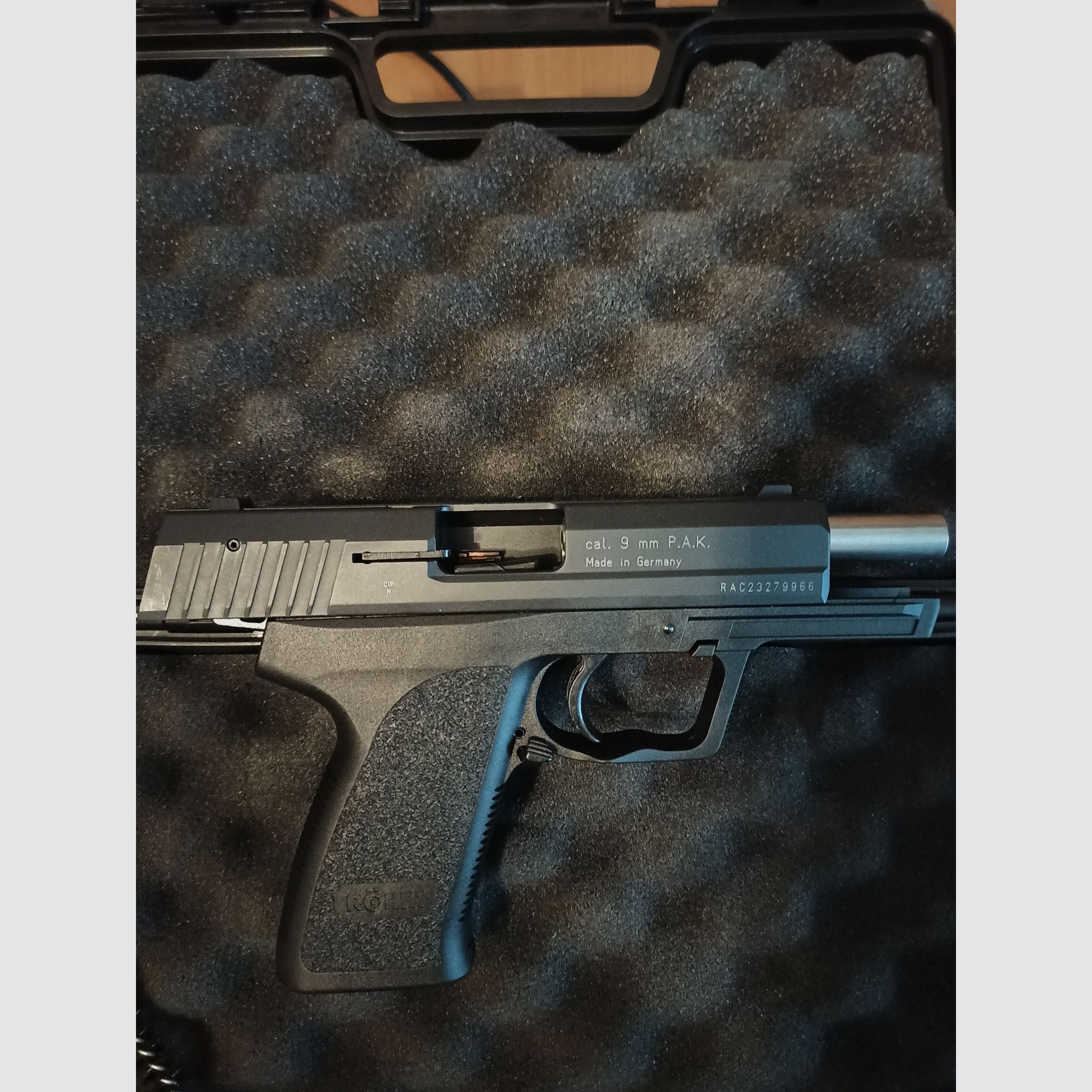 RG 96   BLK   9mm   P.A.K.   9R   PTB 699   (pistola a salve)