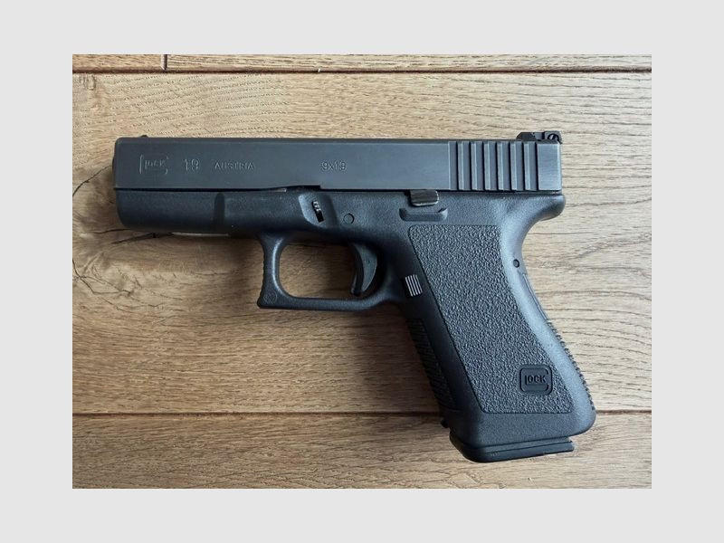 Glock 19 Gen 2 - Sammlerstück / sehr guter Original-Zustand - 4 Magazine - Sport- und Safety-Holster