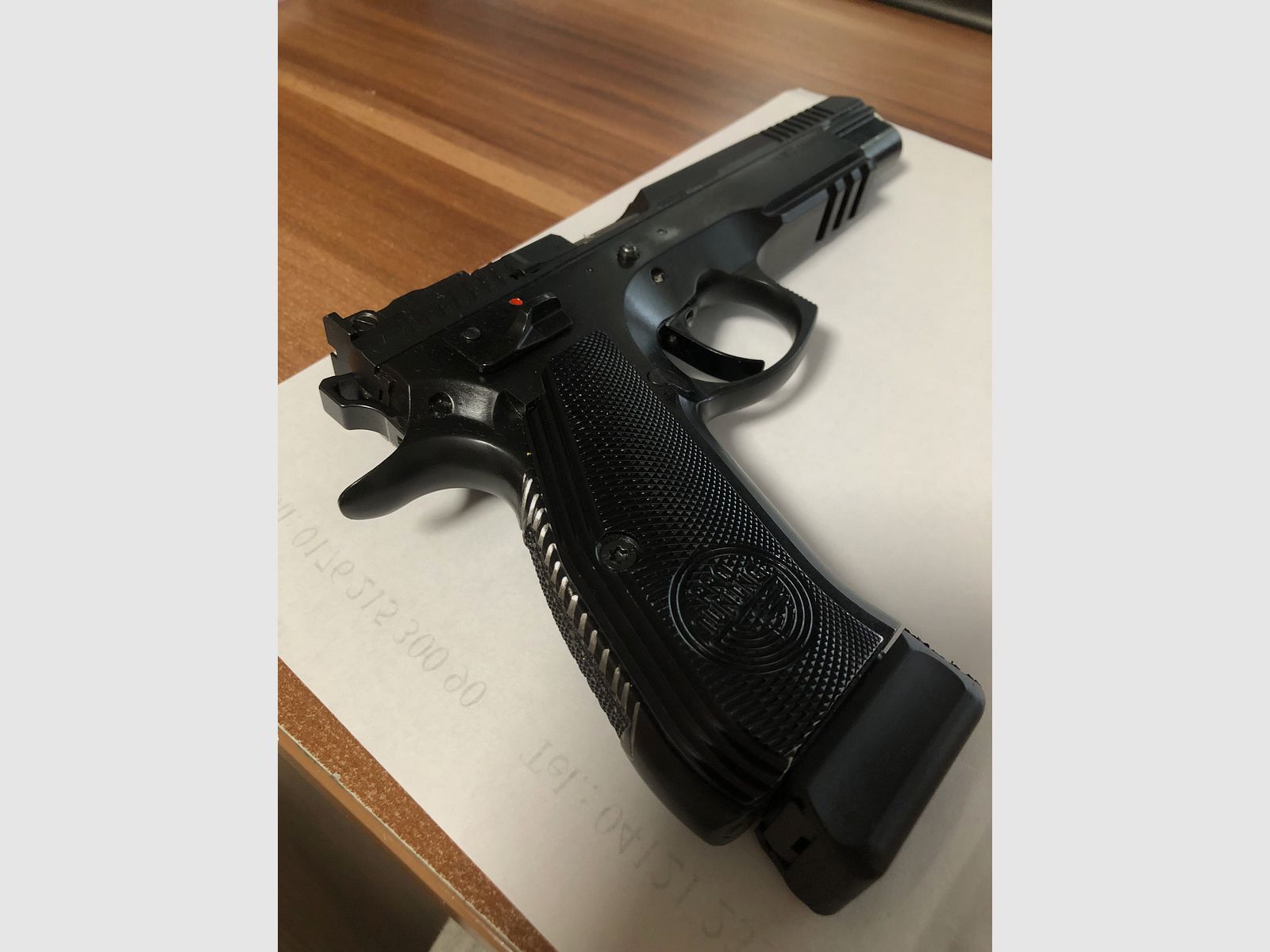 Verkauf halbautomatische Pistole von Haus CZ-Taipan Pro-Tuning und inklusive KK-Pistole, als Geschenk!