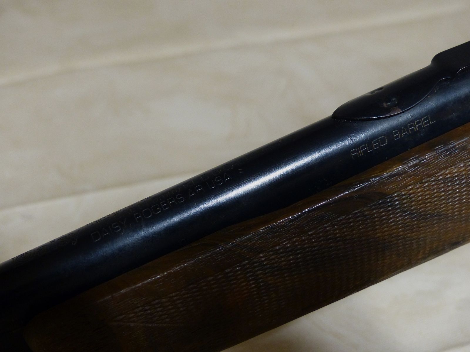 Carabina de aire comprimido Co2 de palanca inferior Daisy Power Line Mod. 990 Cal. 4,5 mm Diabolo y BB Dual Power USA vintage