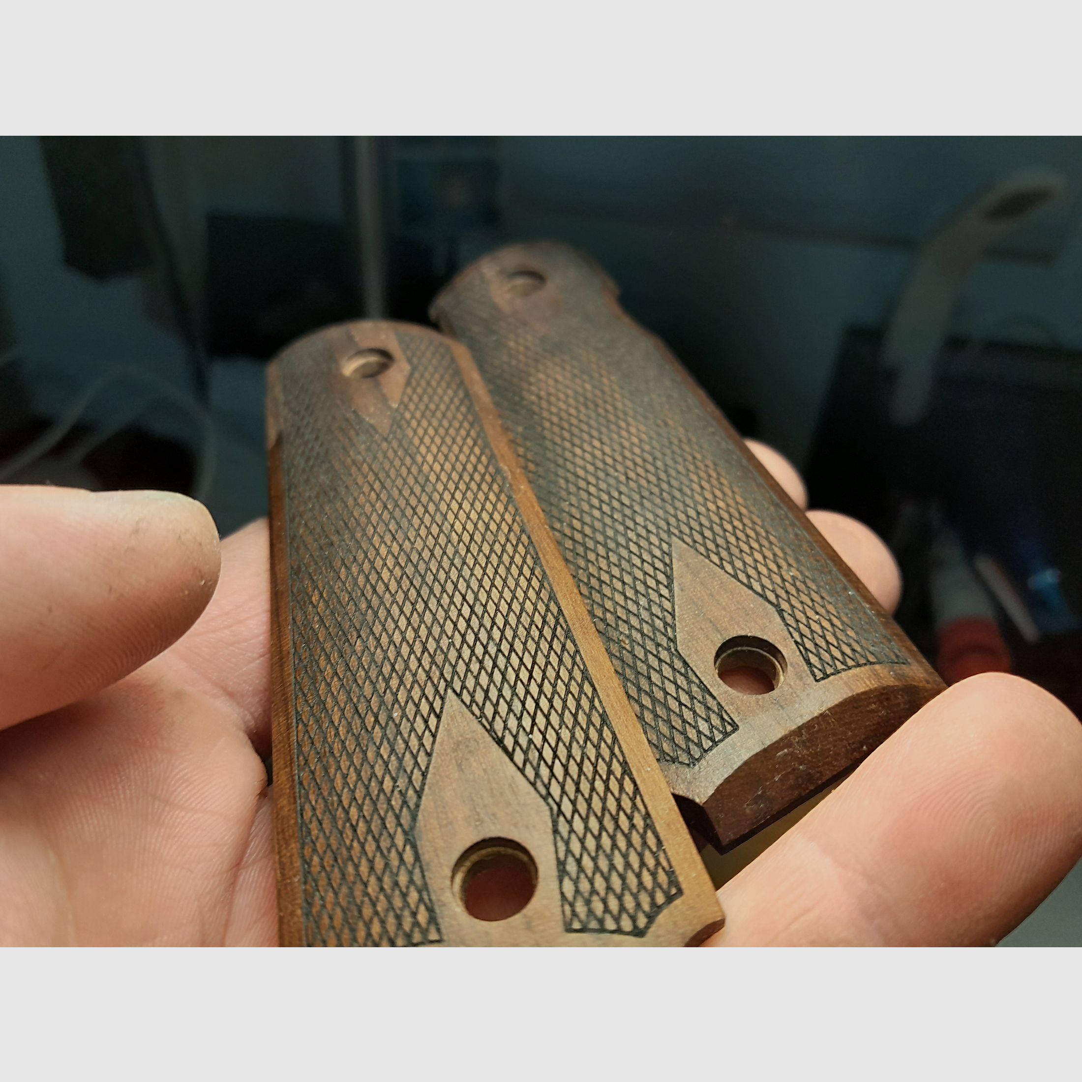 Colt 1911 wooden grips