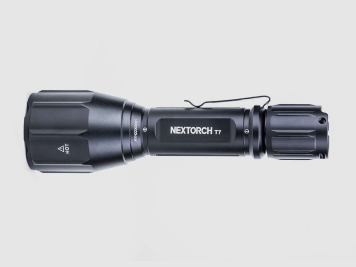 Latarka myśliwska Nextorch T7 z zasięgiem świecenia 510 metrów i akcesoriami myśliwskimi w zestawie