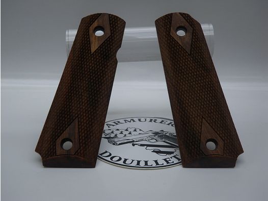 Checkered wood grips for pistol 1911