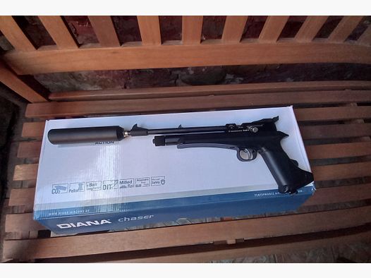 Pistolet Co2 "Diana Chaser" cal. 5,5mm Diabolo en boîte avec étui.