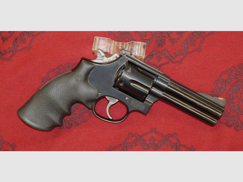 Smith & Wesson 586-4