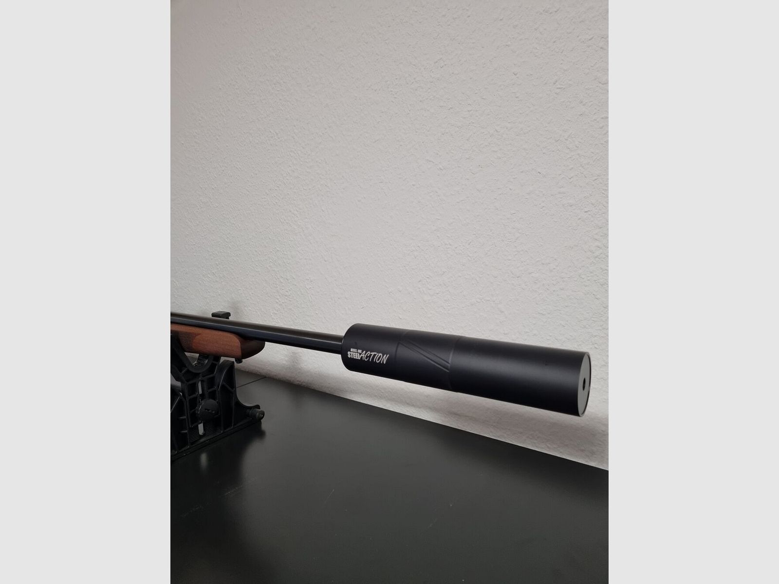 Steel Action HS .308 , Montage , Schalldämpfer, Minox 1-5x24 S, Holzschaft