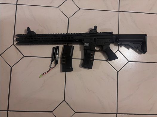 ASG - StrikeSystems Assault MXR18 Airsoft Sturmgewehr AEG in schwarz mit 2 Magazinen und Akku