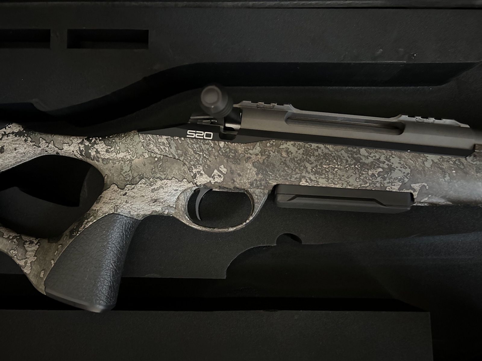 ¡Oferta combinada increíble! Sako S20 + SVEMKO Pure S silenciador | Cal 6.5mm / 0.25, Montaje rápido | Hunter 6,5 Creedmoor Cerakote True Timber Strata LL 51cm Camo *NUEVO*