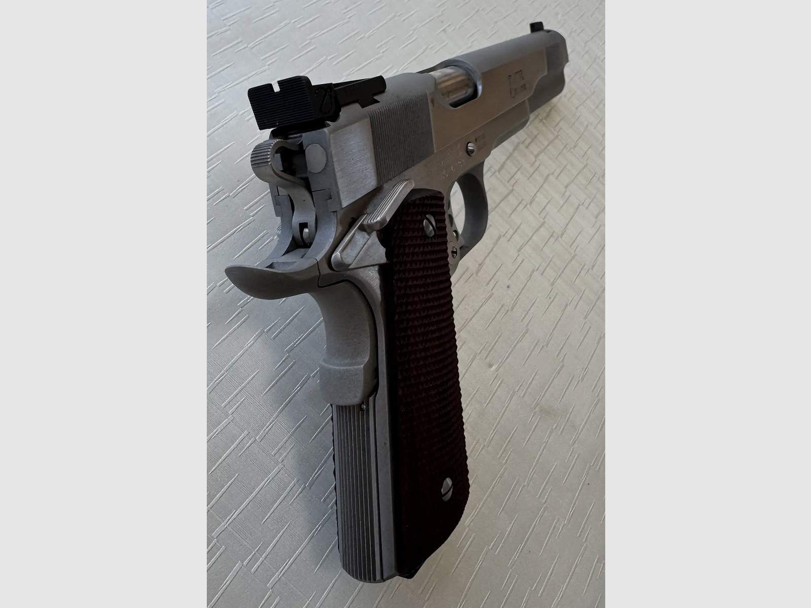 Les Baer Concept V calibre .45 ACP