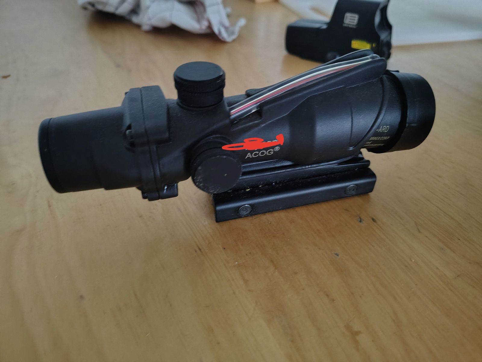 Mirino stile ACOG / clone – Perfetto per Airsoft (M4 / Scar / ecc.)