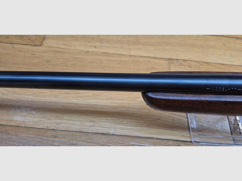 Très belle carabine Winchester Model 77 – Arme semi-automatique en cal. 22LR – La compagne du jeune américain d&rsquo;après guerre – Arme idéale de chasse à la vermine et ennemie personnelle de toute canette ! – 8 coups – Très belle fabrication Winchester New Haven de 1962 – État plus que très bon – TBE++, image 29 sur 41