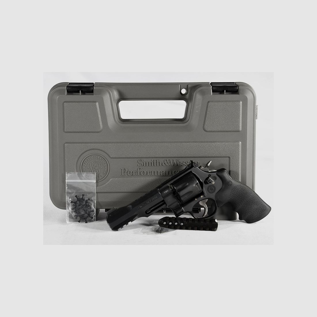 Smith & Wesson M&P R8, 5" barrel