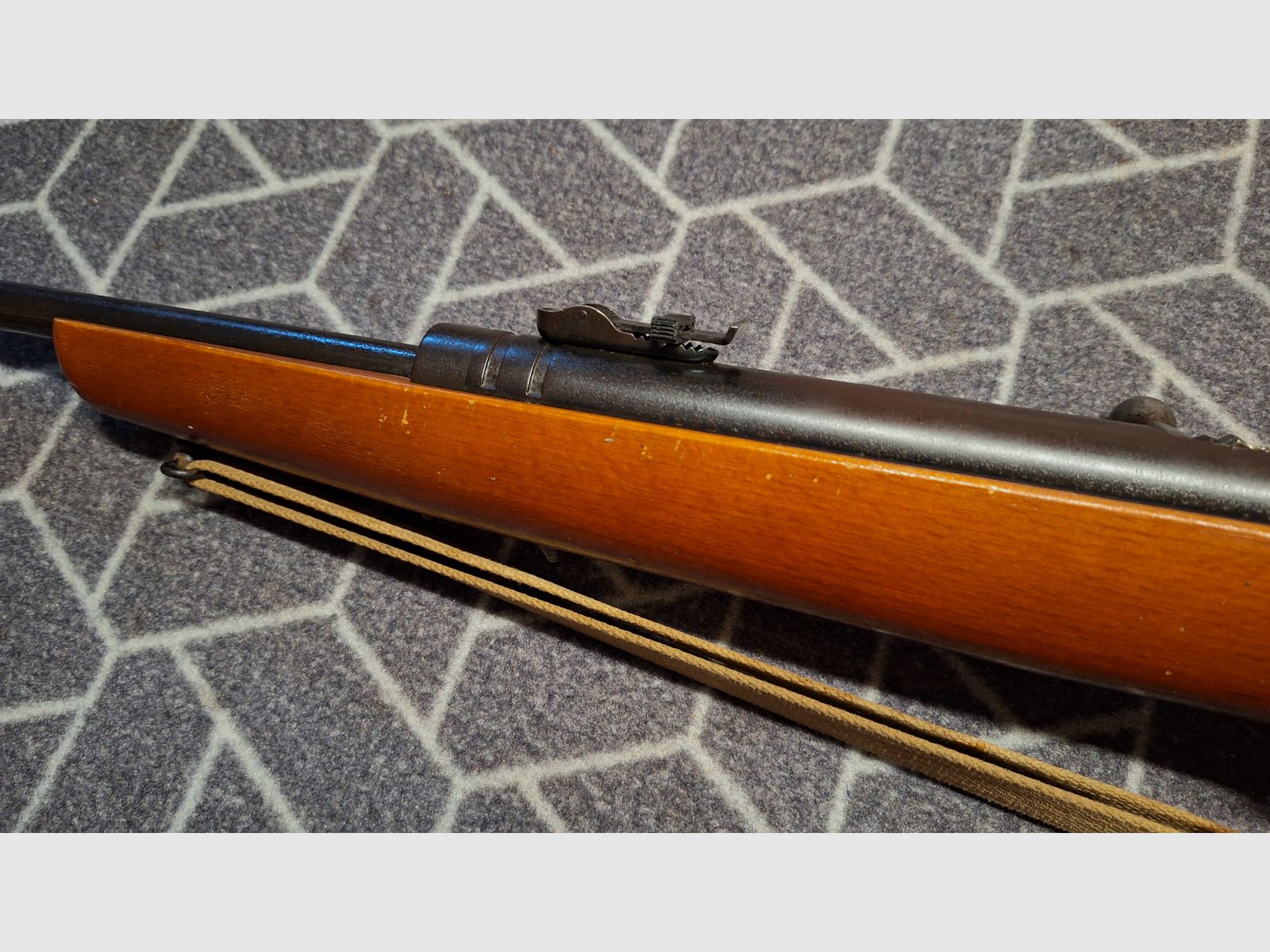 Haenel Suhl 310 "Q1" air rifle with 12-round magazine + original pellets!