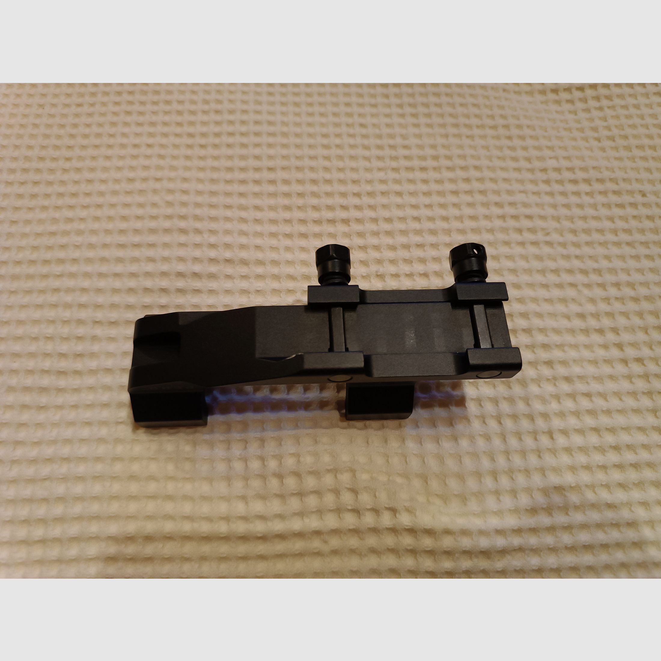 Burris P.E.P.R. scope mount with Picatinny rings. For a tube diameter of 30mm. Light signs of use.