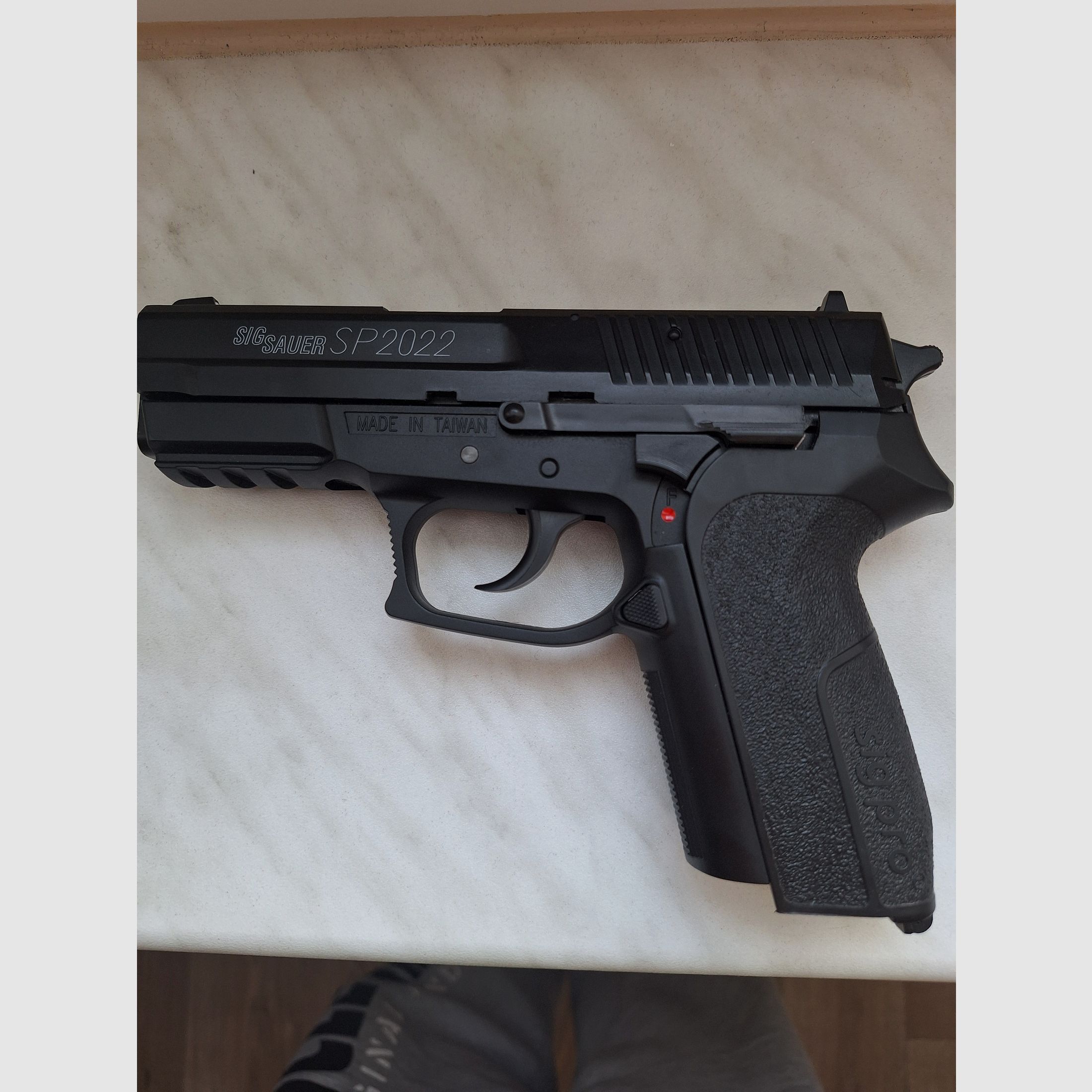 Sig Sauer SP2022 Airsoft 6 mm BB