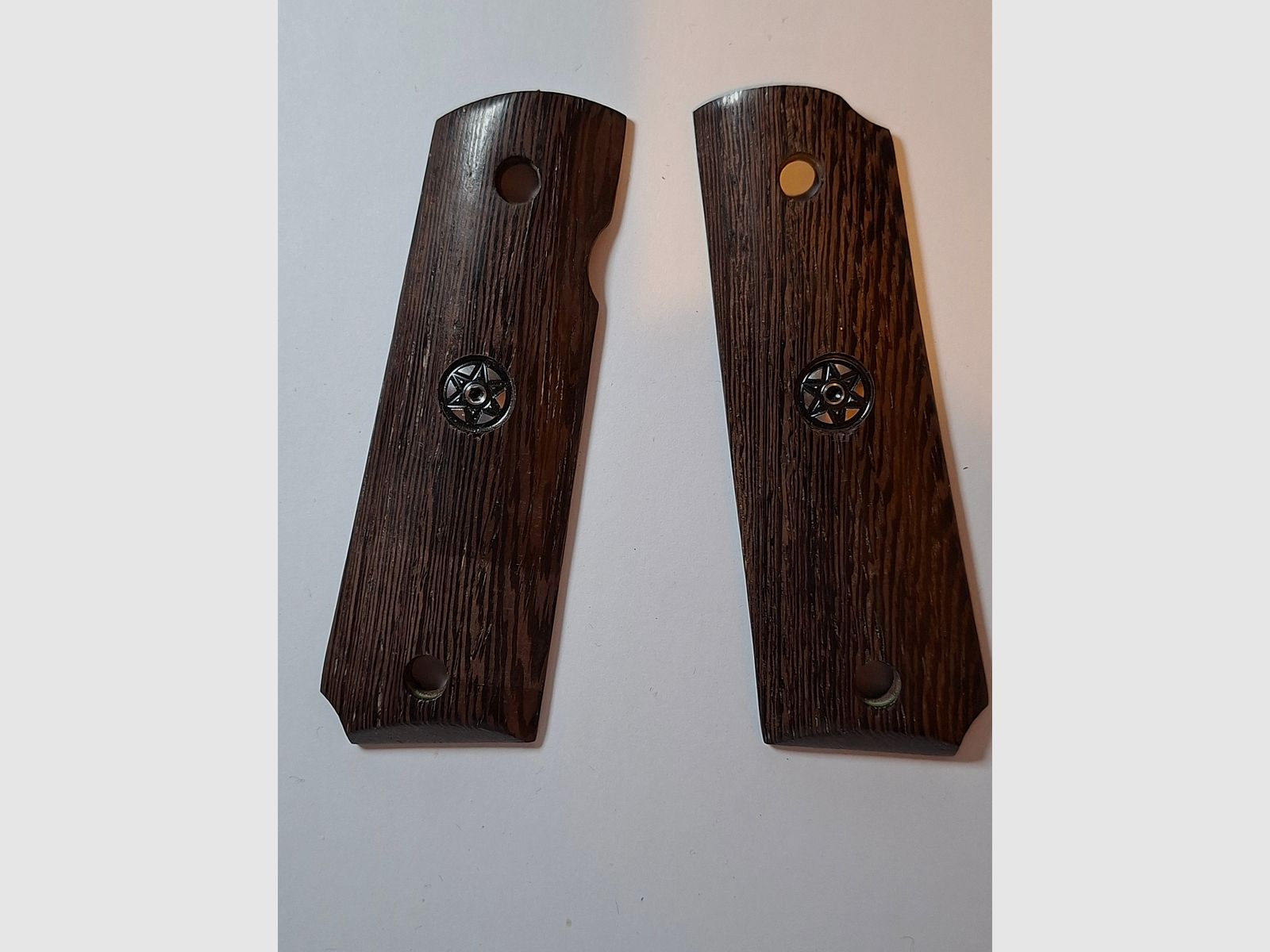 Grips of the Cold 1911, see picture.