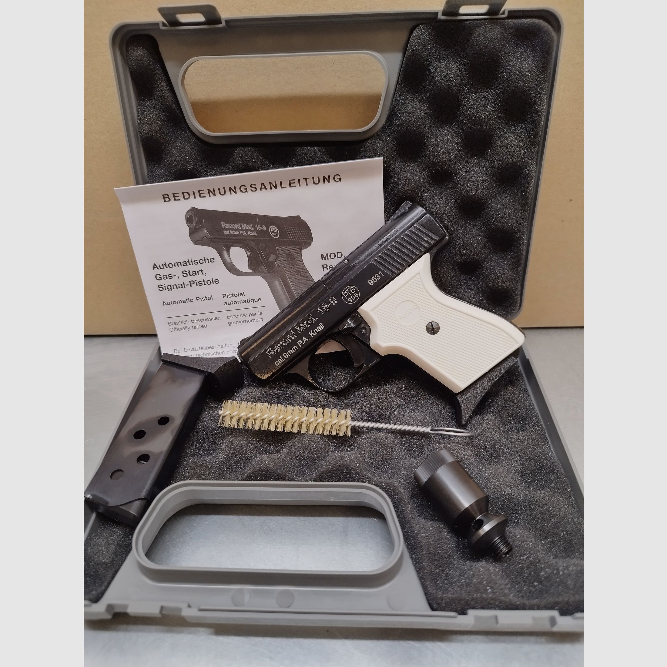 Rekord Mod. 15-9 Snowflake Pistolet alarmowy 9mm oksydowany z dodatkowym magazynkiem i czarnymi okładzinami !!Nowy towar!!