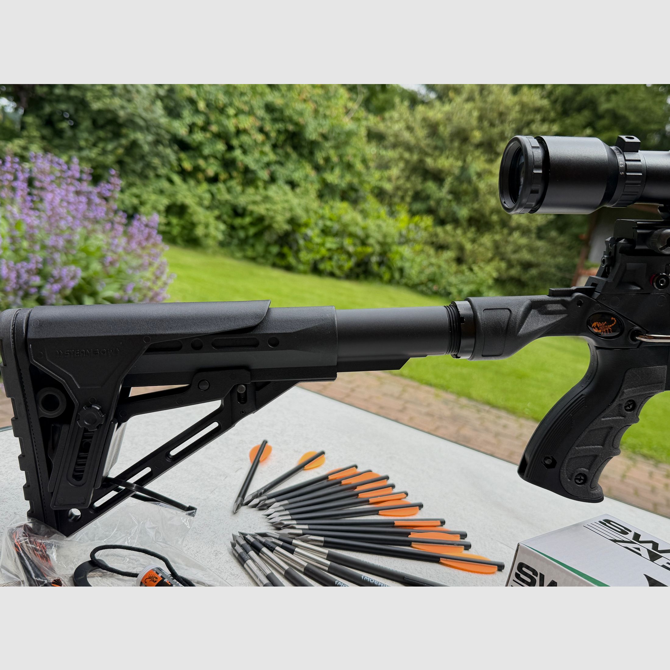 Armbrust Steambow AR-6 Stinger II Survival avec lunette de visée et divers accessoires :