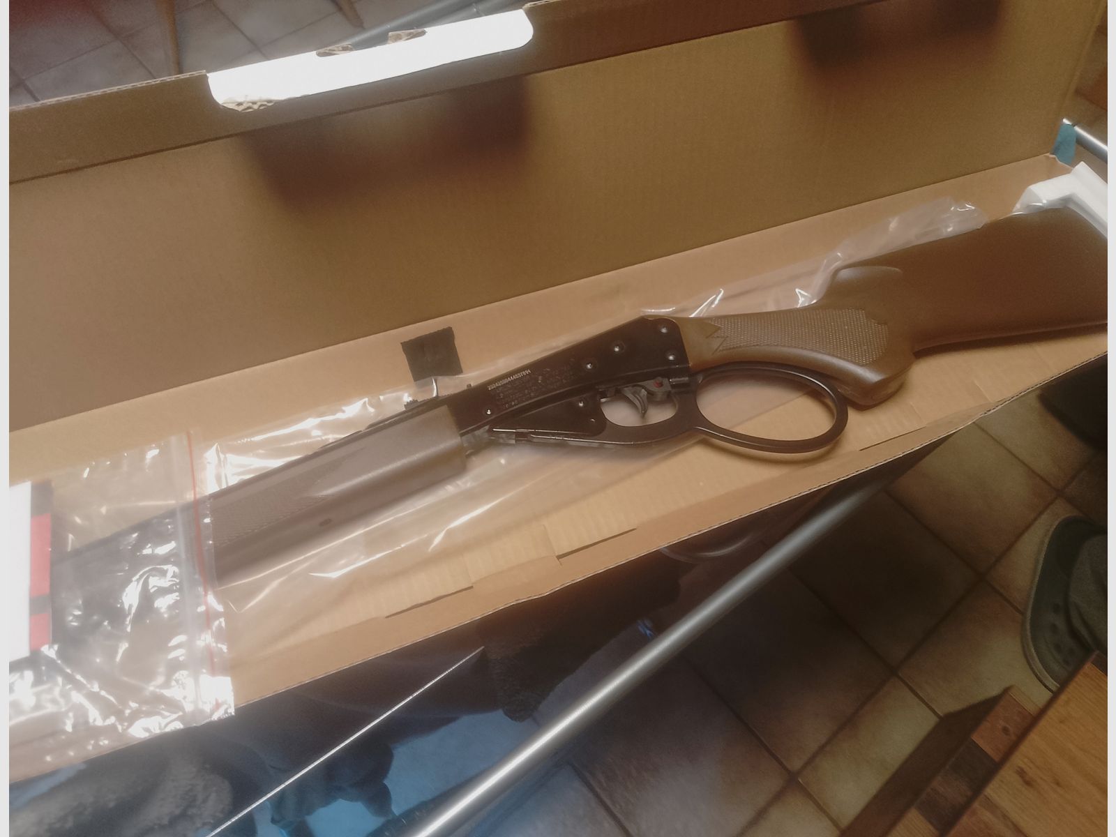 16 Lang- und Kurzwaffen