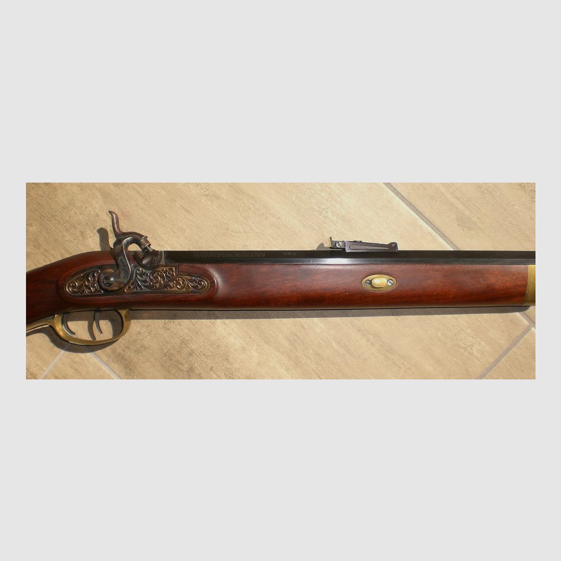 WfW Hawken Rifle, Made in Italy, Cal. 45 Perkussionsgewehr mit viel Zubehör