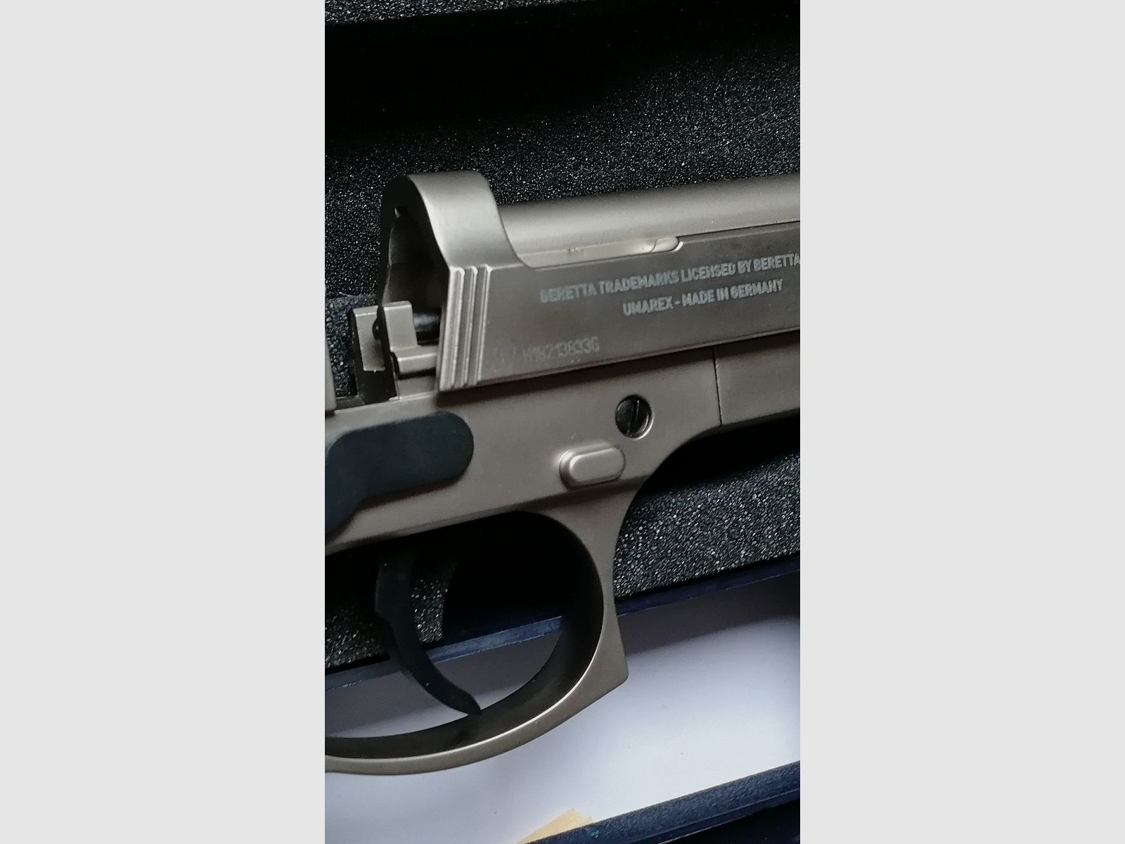 Beretta Mod. 92 FS air pistol nickel-plated with double Kst grips / like new + accessories