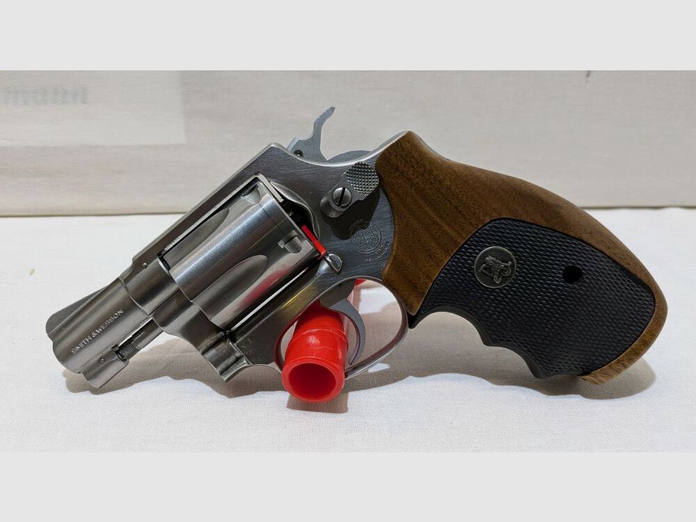 Smith & Wesson 60