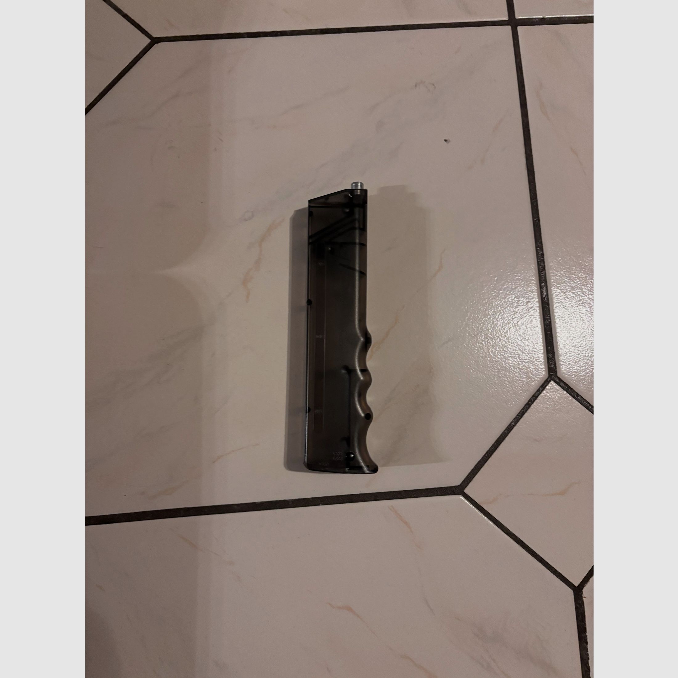 SSR15 Airsoft Sturmgewehr mit 3 Magazinen, Magazinlader und Akku