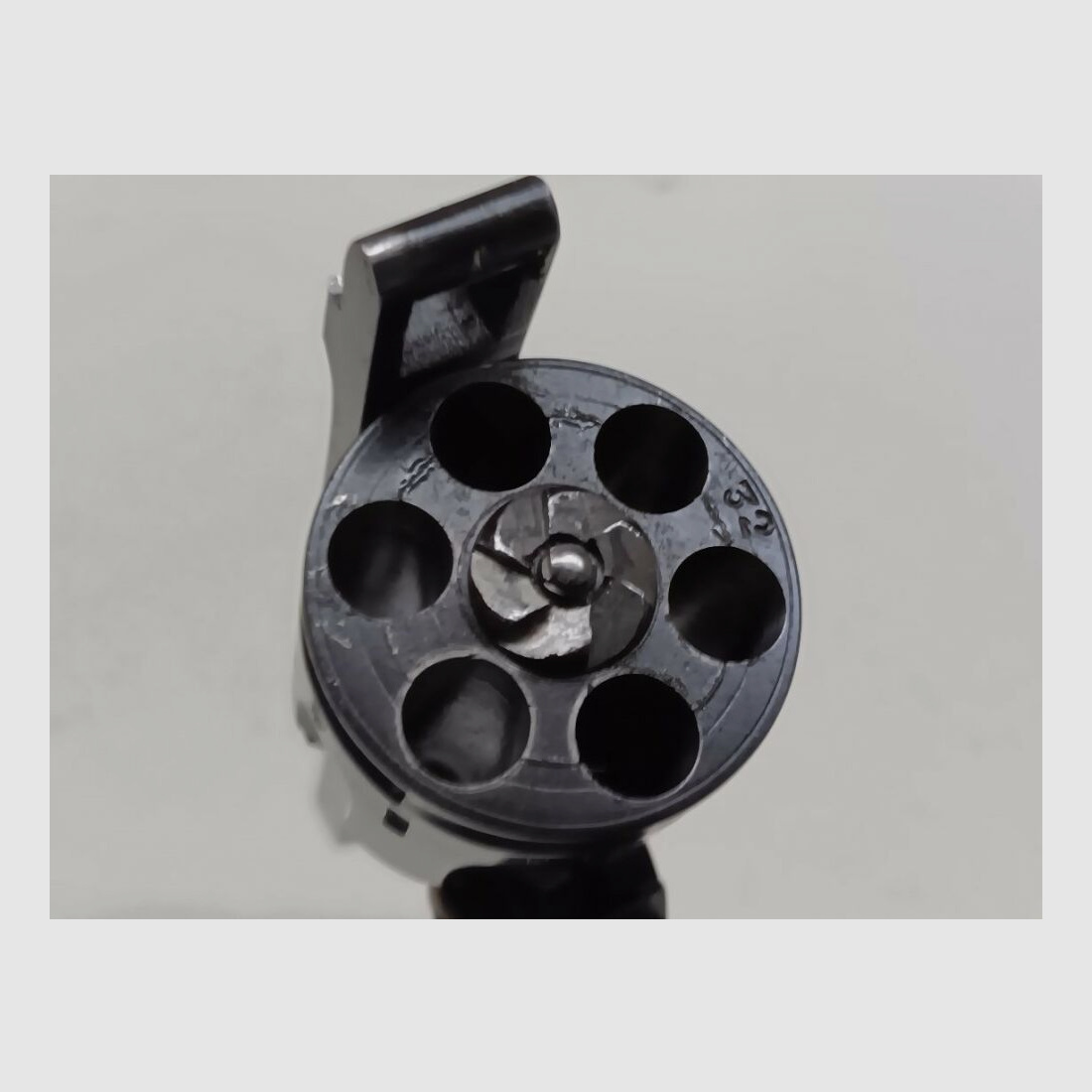 Webley & Scott revolver a tamburo