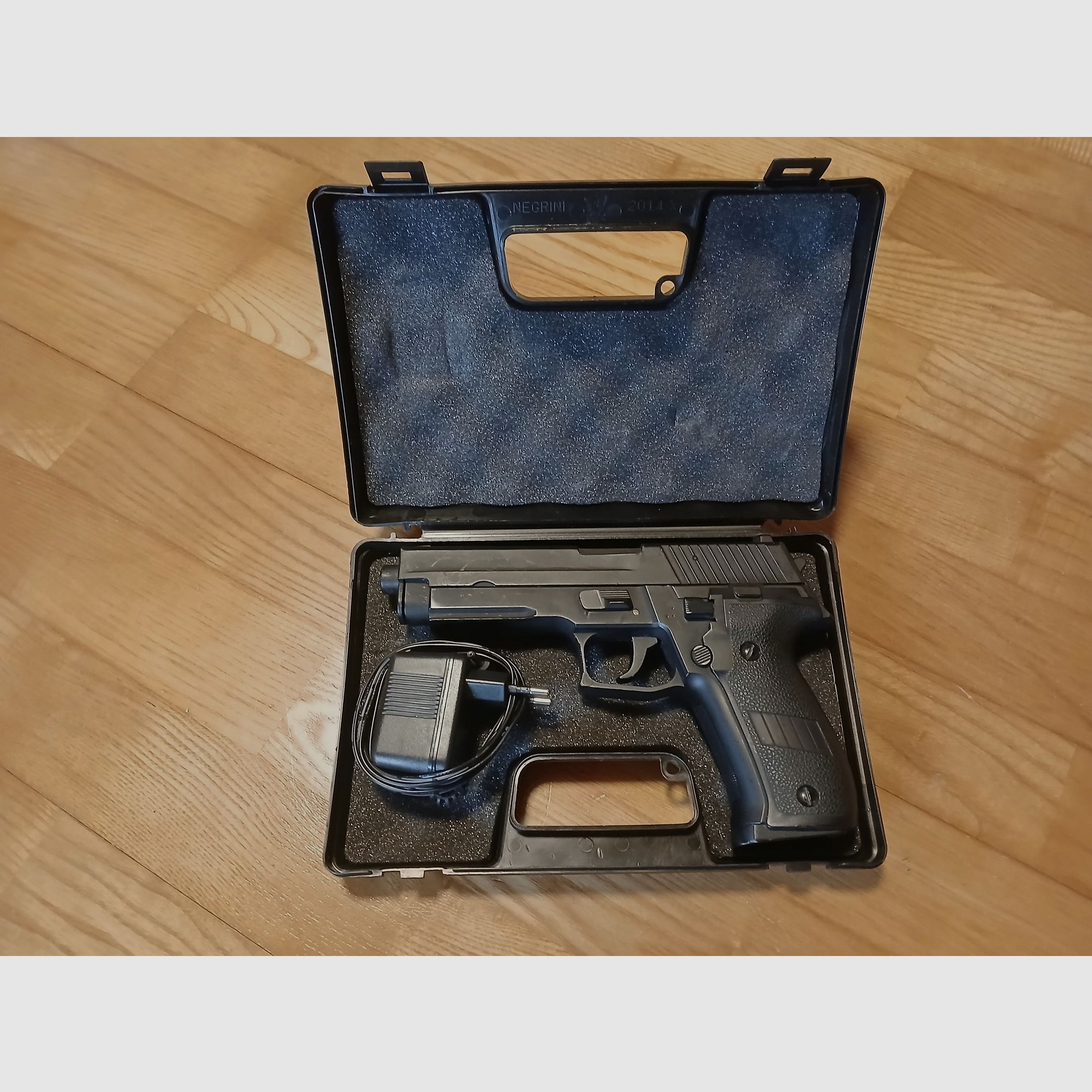 Sig Sauer AEP + valigetta per armi