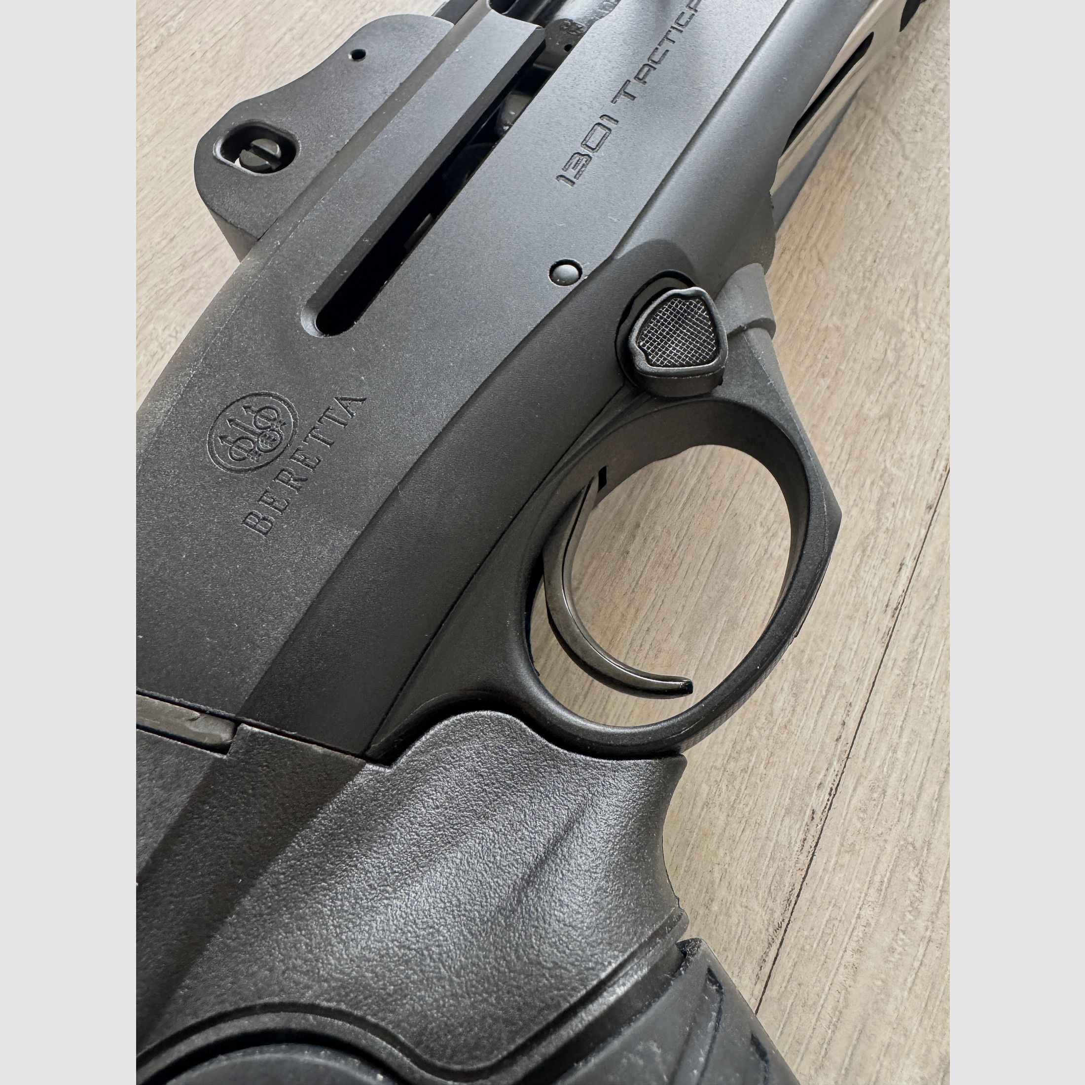 Beretta 1301 MESA Tactical USA Special model with pistol grip, 12/76 - Like new