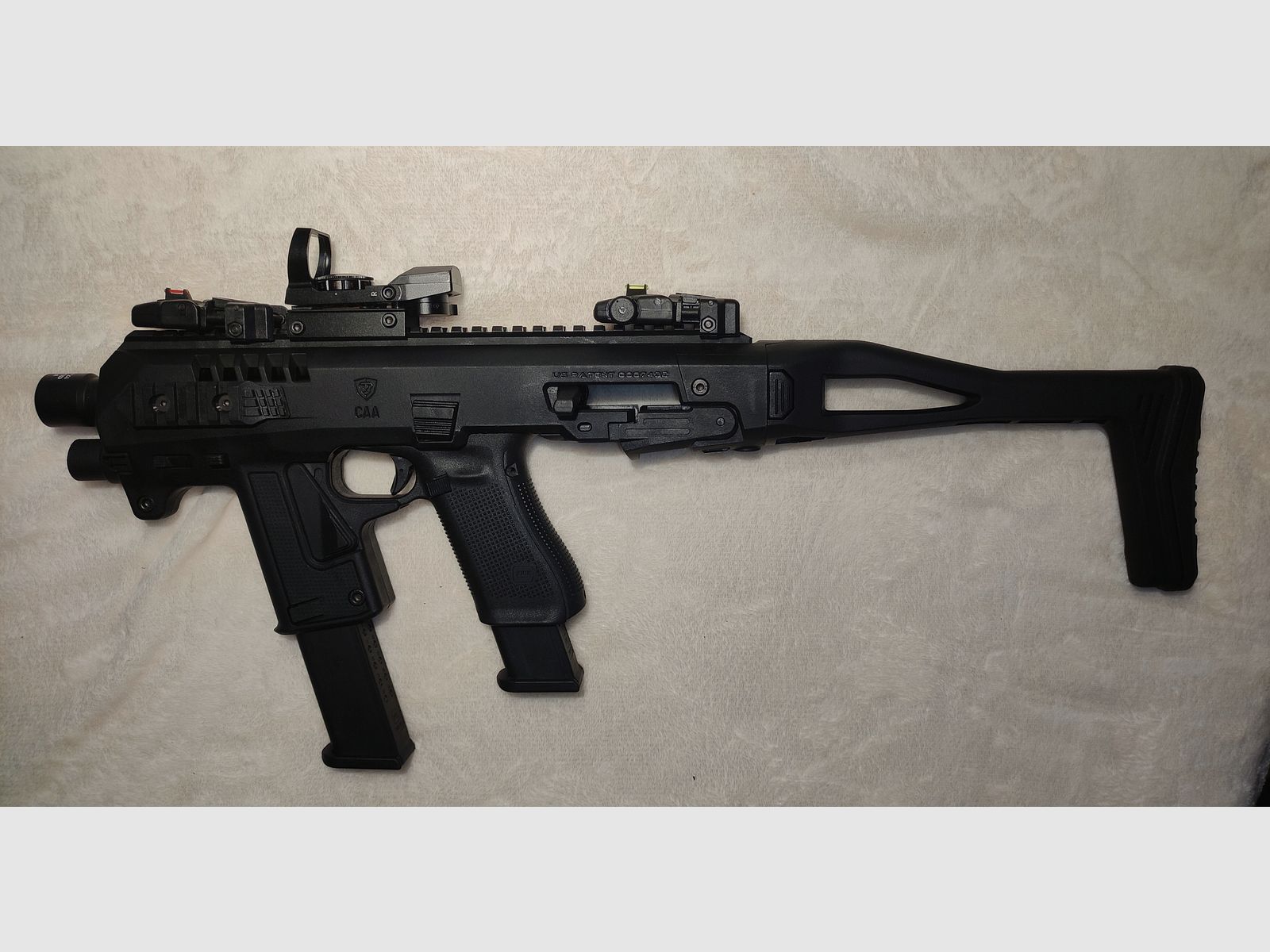 Glock 17 Gen5 with accessories (like new)