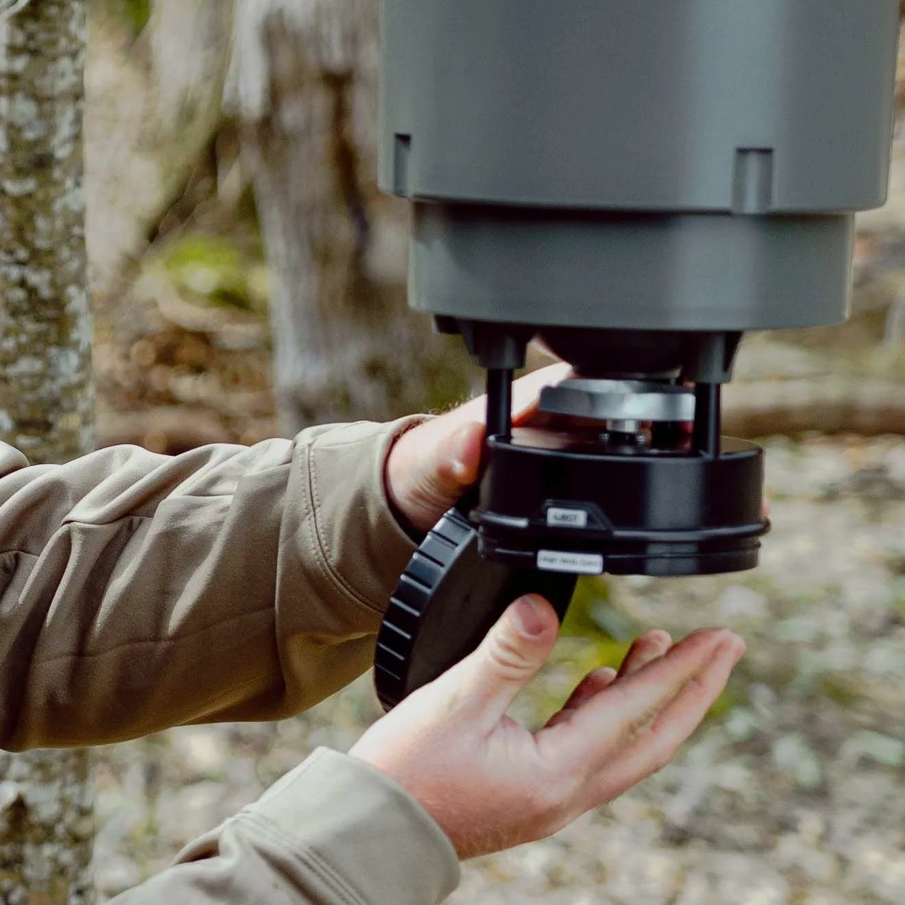 Moultrie Futterautomat mit Bluetooth, 5 Gallonen, All-in-One mit 18,5-Liter-Behälter, Bild 10 von 11