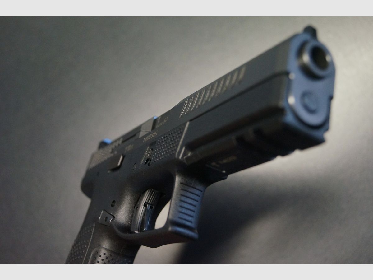 CZ P-10 F OR, Bild 2 von 5