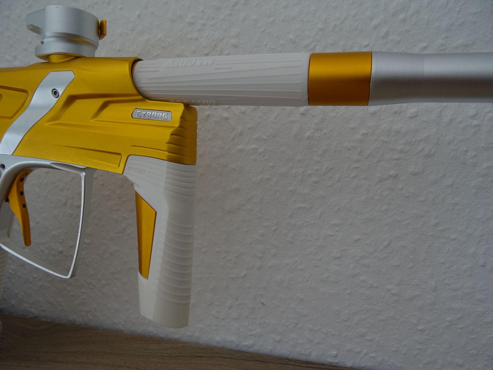 MacDev Cyborg 6 Gold – Silver – White (collector's item)