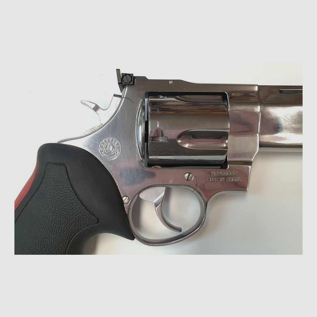 Revolver Taurus RAGING BULL en calibre .454 Casull nickelé 6,5" canon