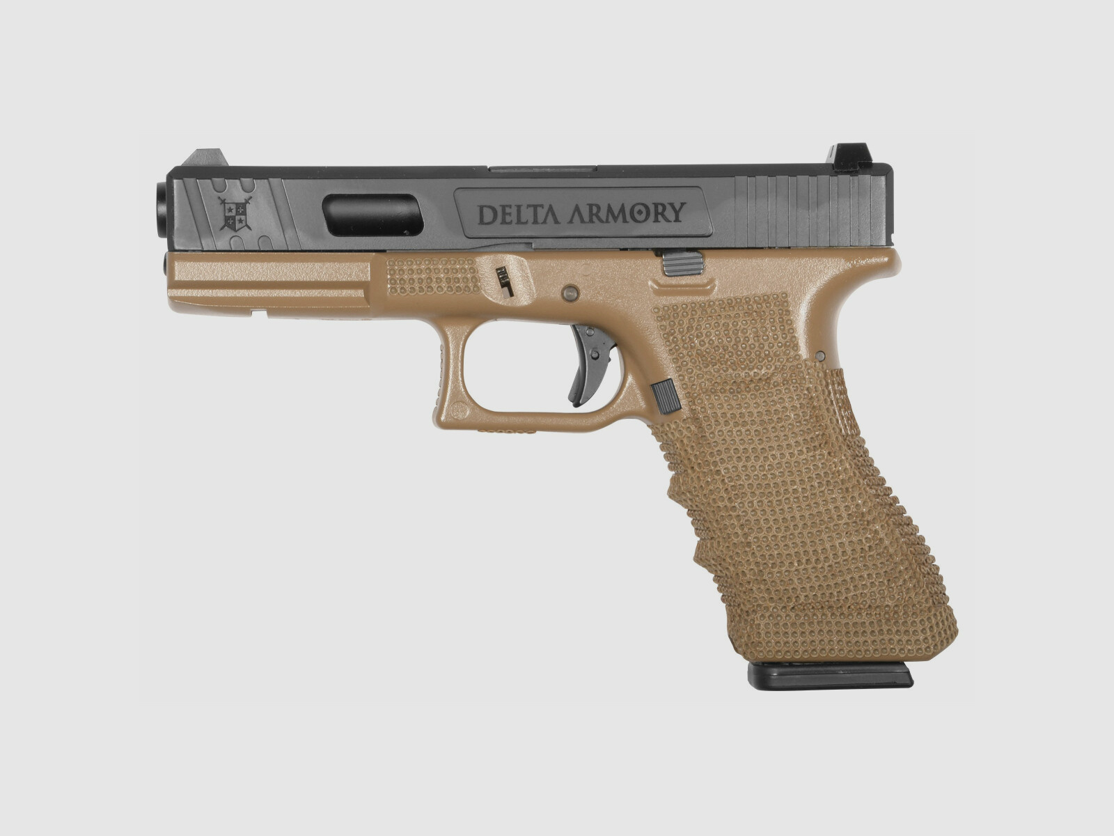 P02 GBB Airsoft Pistole in Tan | Delta Armory