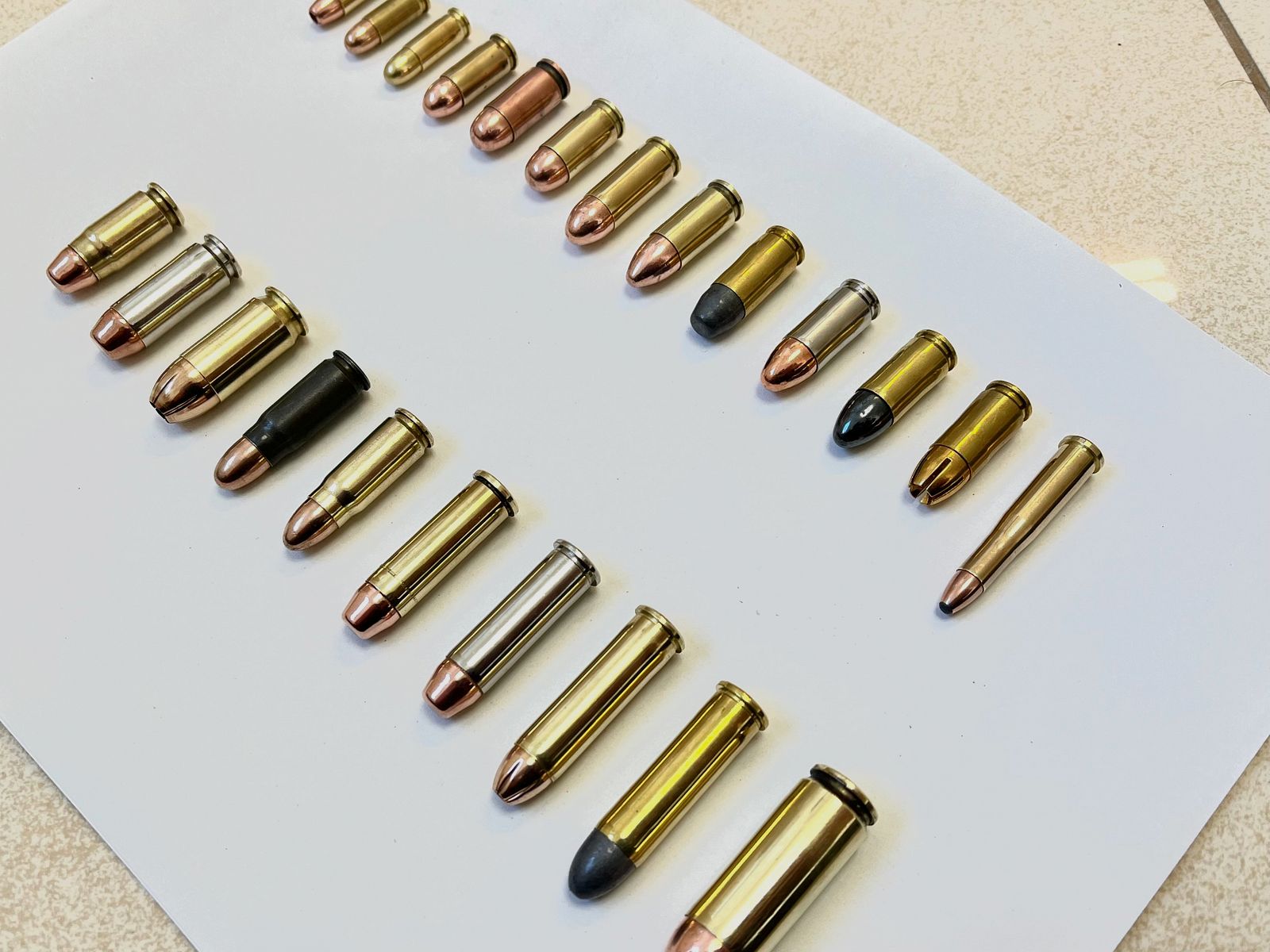 ••• Confezione di cartucce Dekopatronen - Collezione - Arma corta 23 pezzi •••