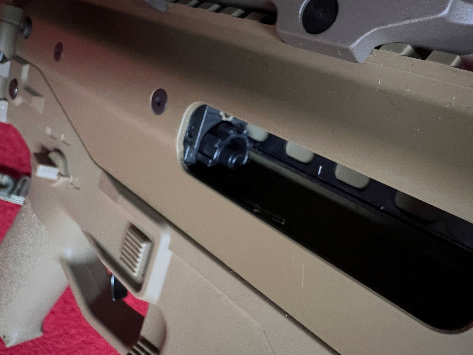 Wei-ETech MSK Masada Open Bolt GBB 6mm BB w kolorze Tan z akcesoriami i systemem wymiany