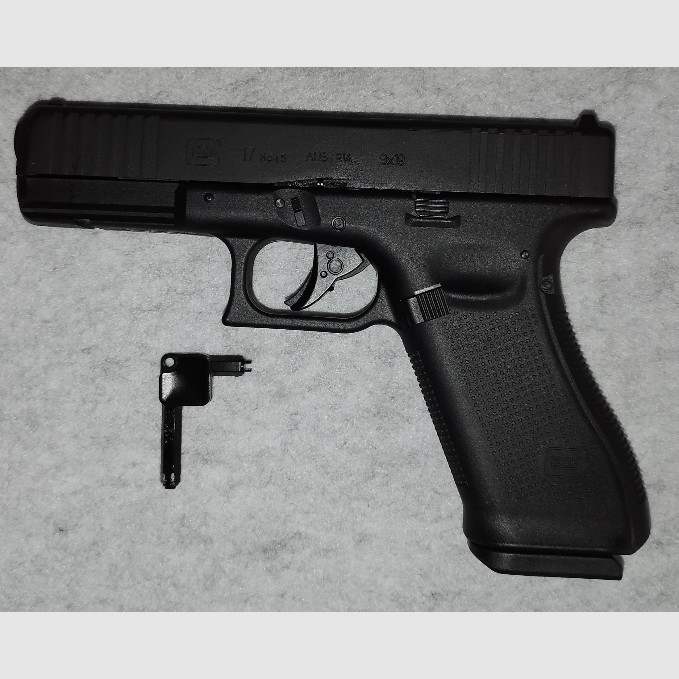 Glock 17 Gen 5 CO2 4.5mm BB with blowback and remaining warranty