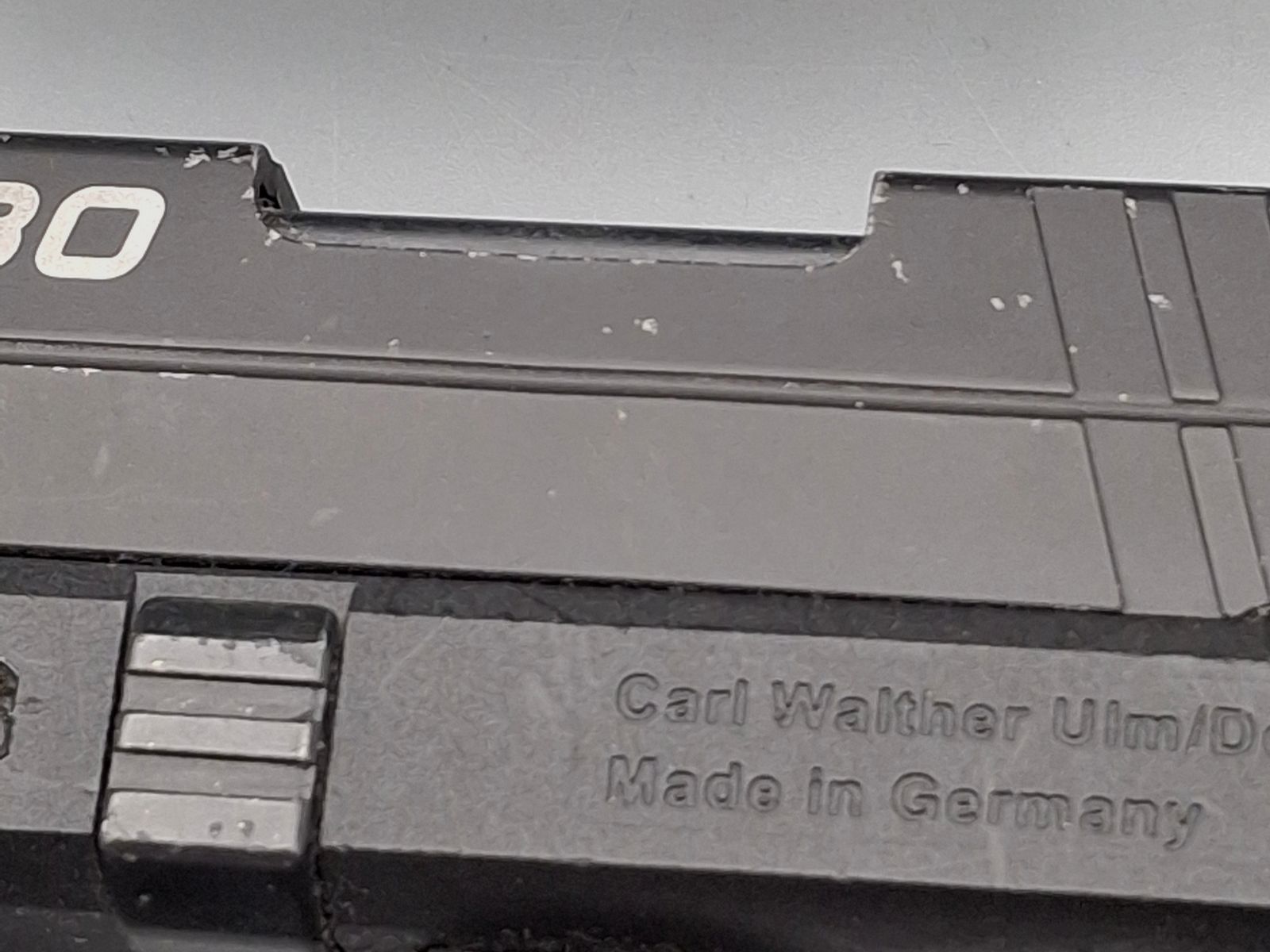 Biete eine Walther PK 380 PAK