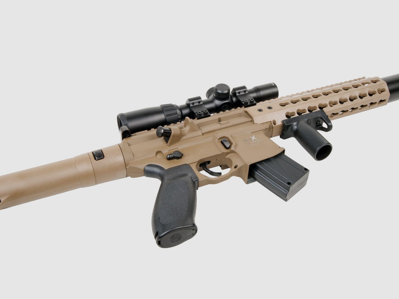 CO2 Gewehr Sig Sauer MCX Dark Earth, inklusive original Sig Sauer Zielfernrohr 1-4x24, Kaliber 4,5 mm Diabolo (P18)