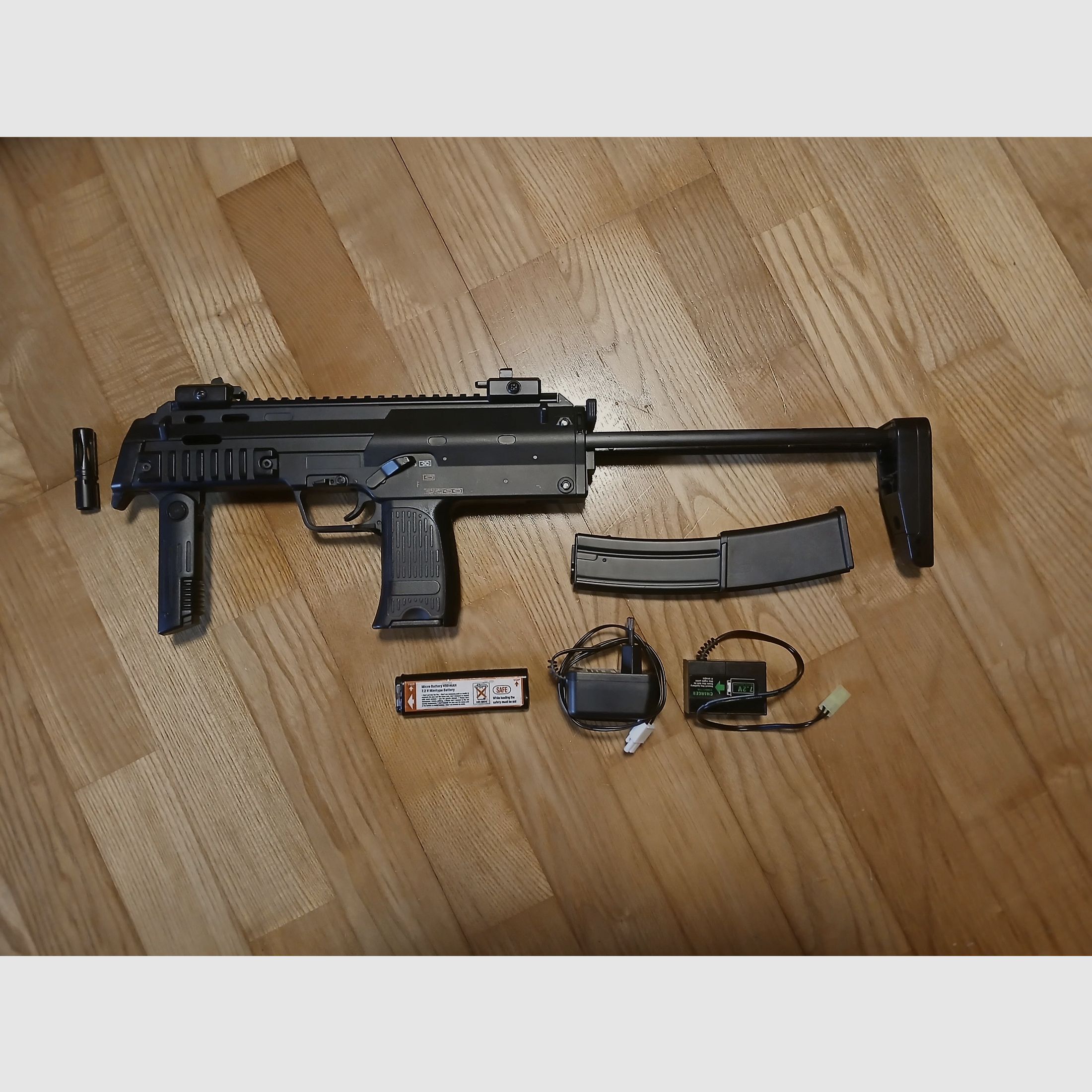 Mp7 with 2 magazines, image 3 of 3