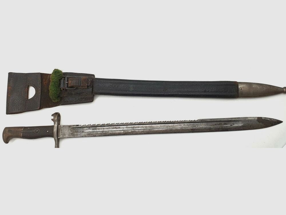 Vetterli Original Vetterli bajonet met zaagtanden en groene vacht aan de schede