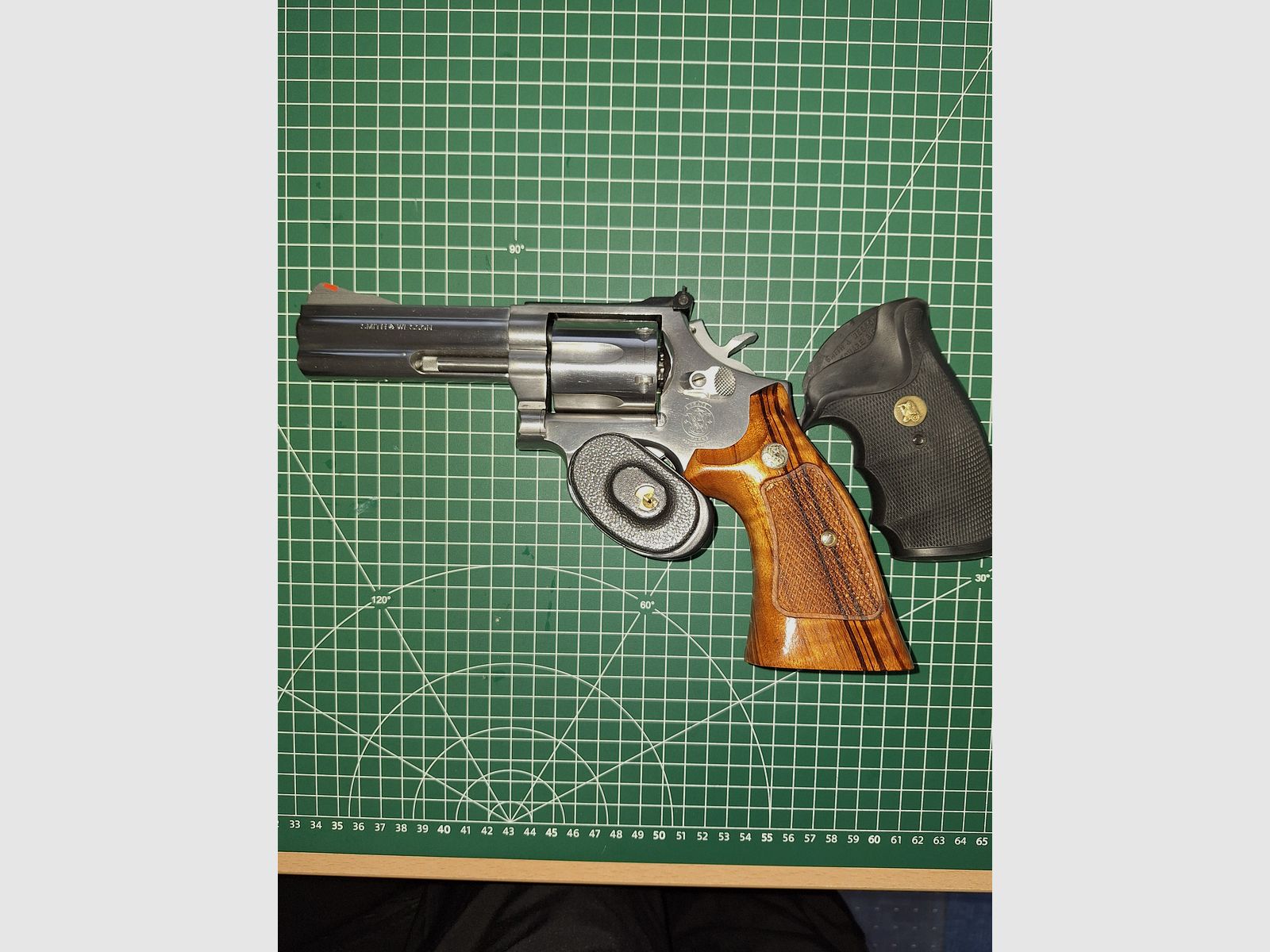 Revolver .357 Mag  Smith & Wesson  Mod 686
