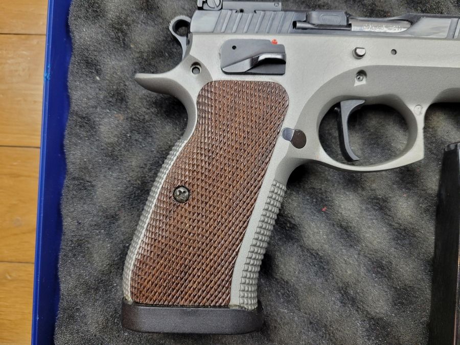 Muy buena pistola CZ75 TS – "IPSC estándar" – Calibre 40S&W – 4 cargadores (¡cuatro!) de 16 disparos – Fundina de cinturón – Maleta – Manual – TBE+, imagen 3 de 17