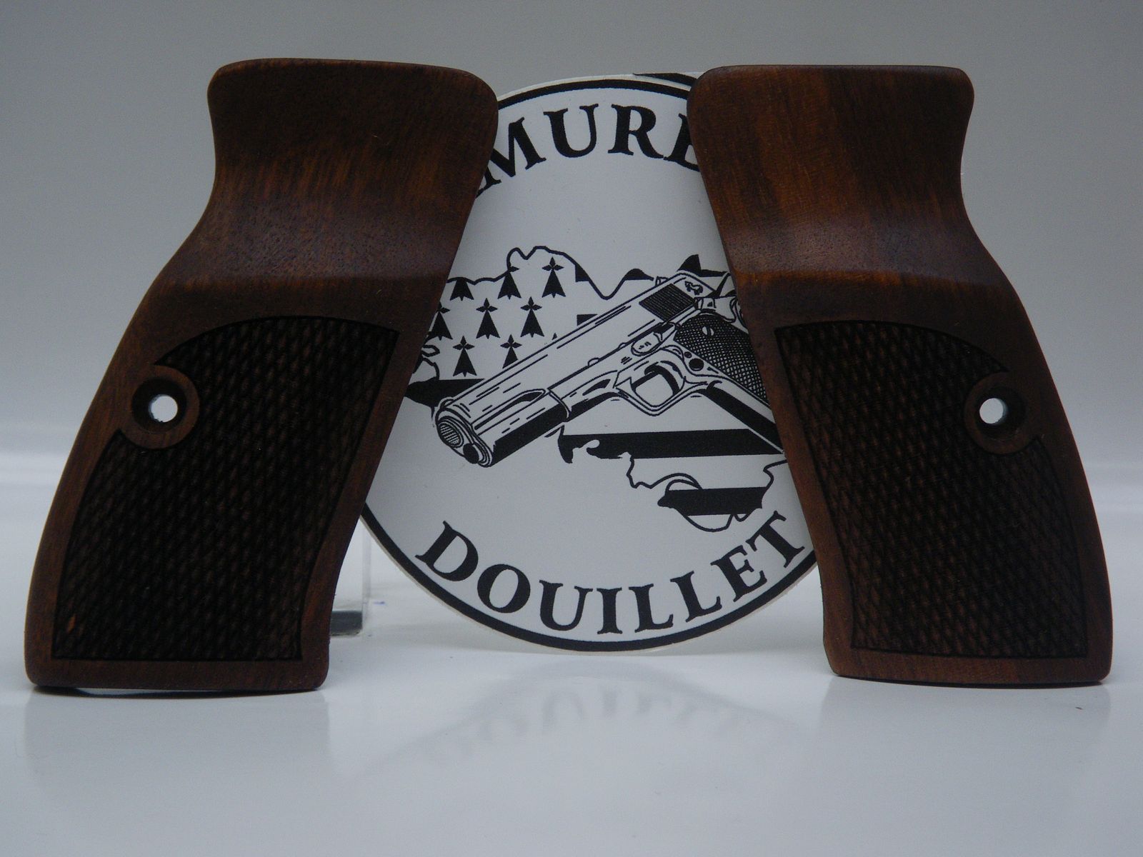 Riffelholzgriffschalen für CZ 75 Compact