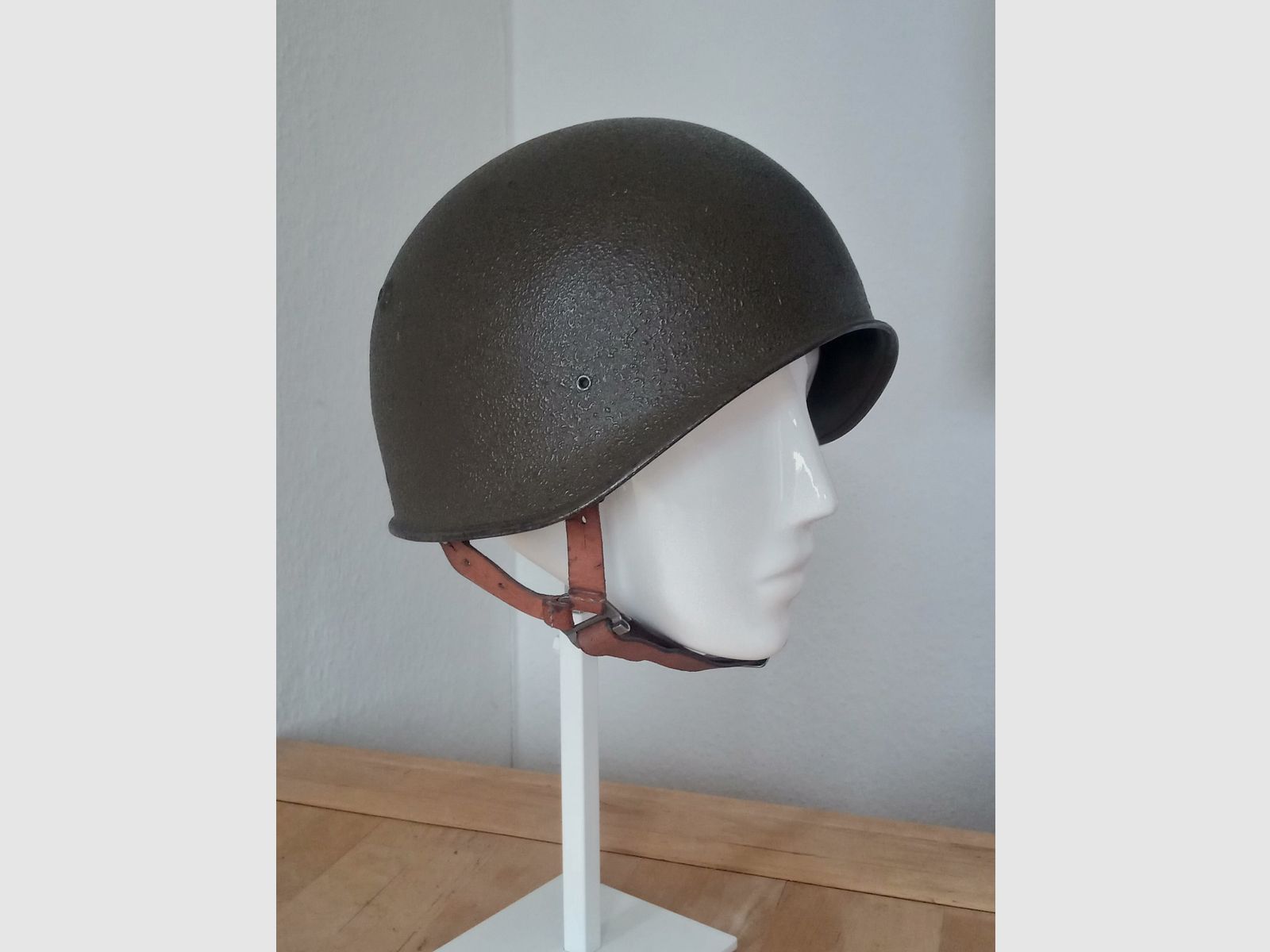 Schweizer Armee Helm aus U-Boot-Stahl in kleiner Größe 55-56 / ideal für Zivilschutz / Stahlhelm Swiss Made